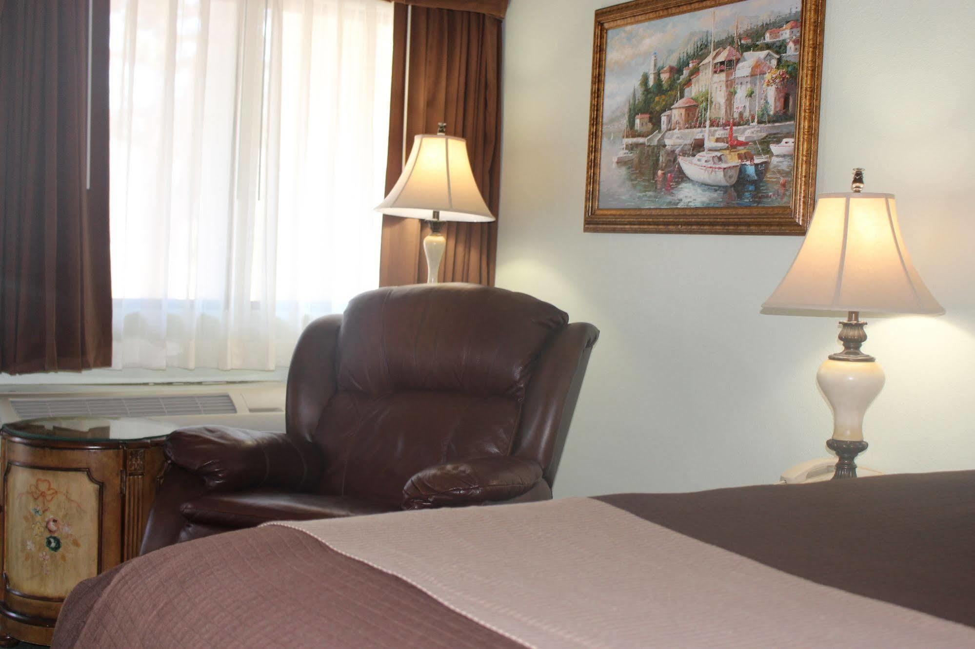 O'Cairns Inn And Suites Lompoc Exteriör bild